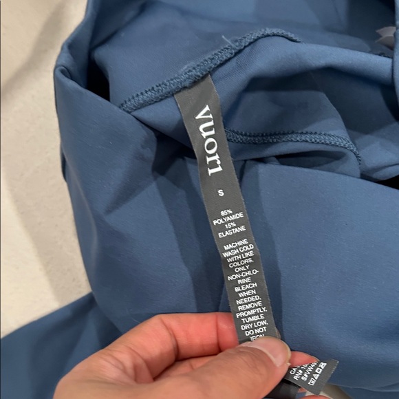 Vuori evolve legging in blue - Picture 5 of 5